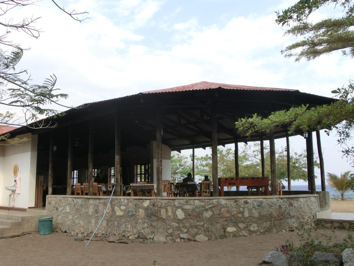 Matema Lake Shore Resort Exteriör bild